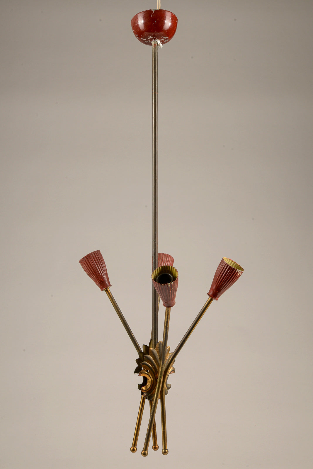 Lampadario  in metallo verniciato rosso e oro, Italia 1960