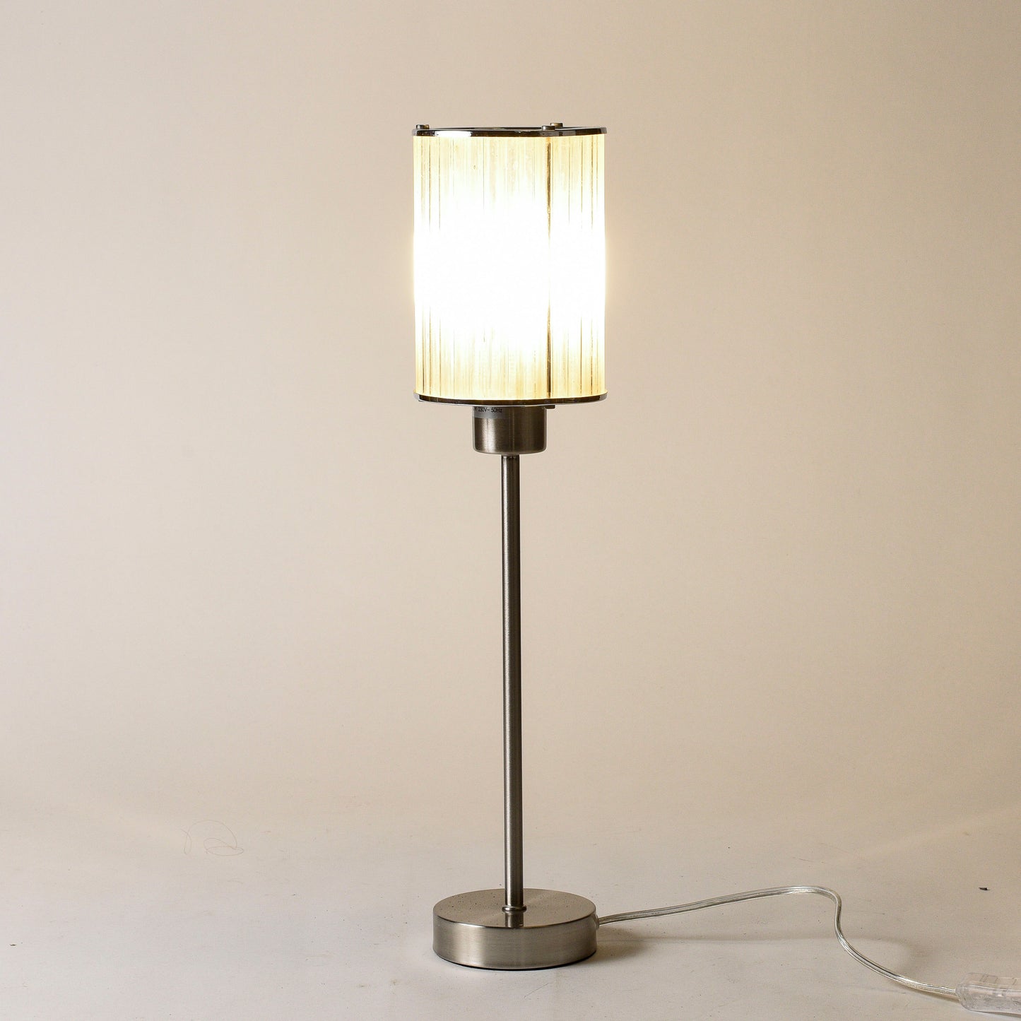 Lampada da tavolo con base in metallo spazzolato e cappa originale art deco in cannucce di vetro