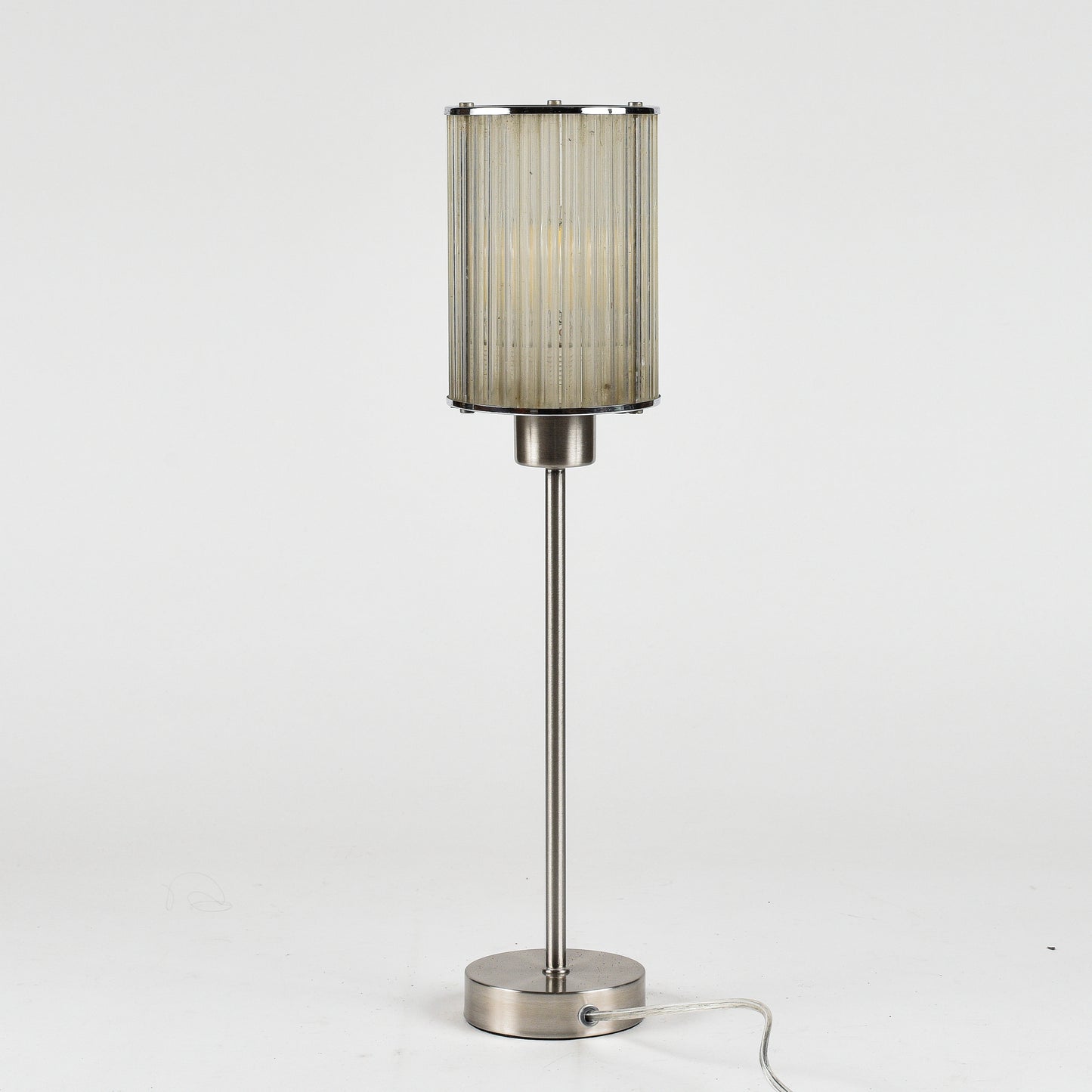Lampada da tavolo con base in metallo spazzolato e cappa originale art deco in cannucce di vetro