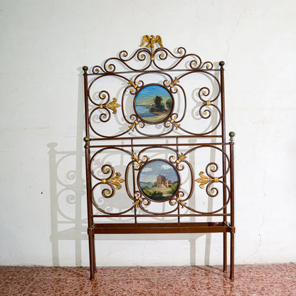 Letto in ferro battuto singolo con decori dorati e struttura verniciata marrone formelle scene campestri