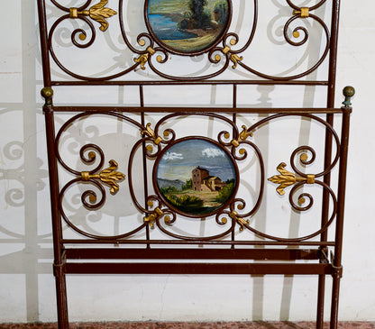 Letto in ferro battuto singolo con decori dorati e struttura verniciata marrone formelle scene campestri