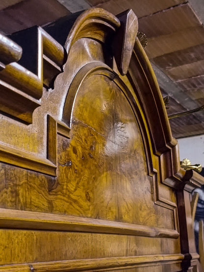 Credenza a due corpi impellicciata in noce epoca 800
