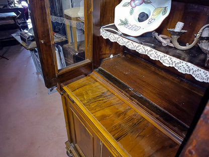 Credenza a due corpi impellicciata in noce epoca 800