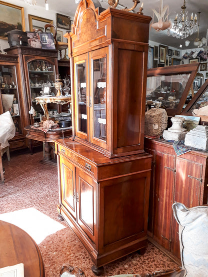 Credenza a due corpi impellicciata in noce epoca 800