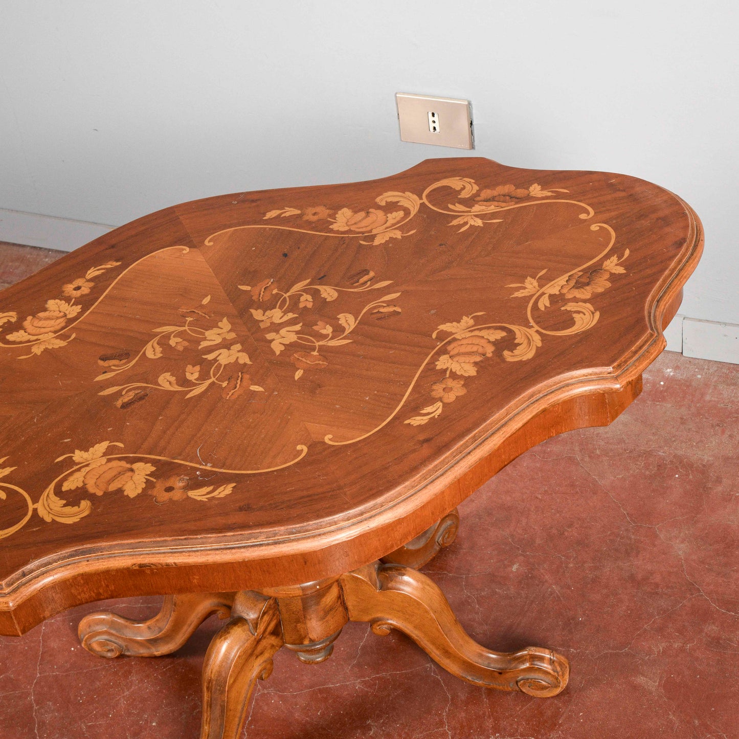 Tavolo a biscotto basso da salotto intarsiato vintage