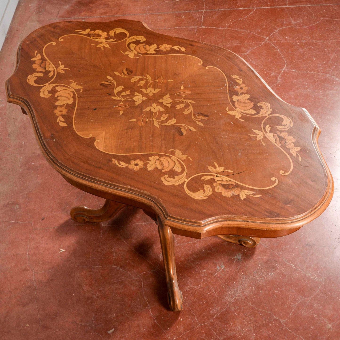Tavolo a biscotto basso da salotto intarsiato vintage