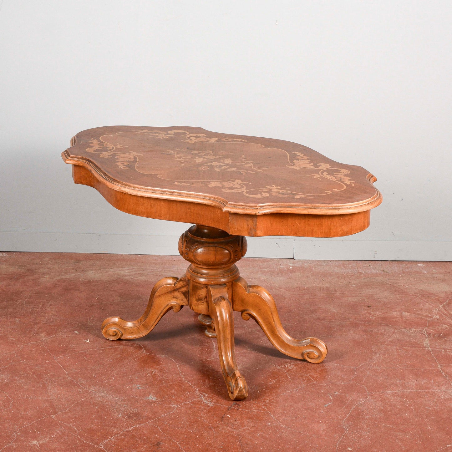 Tavolo a biscotto basso da salotto intarsiato vintage