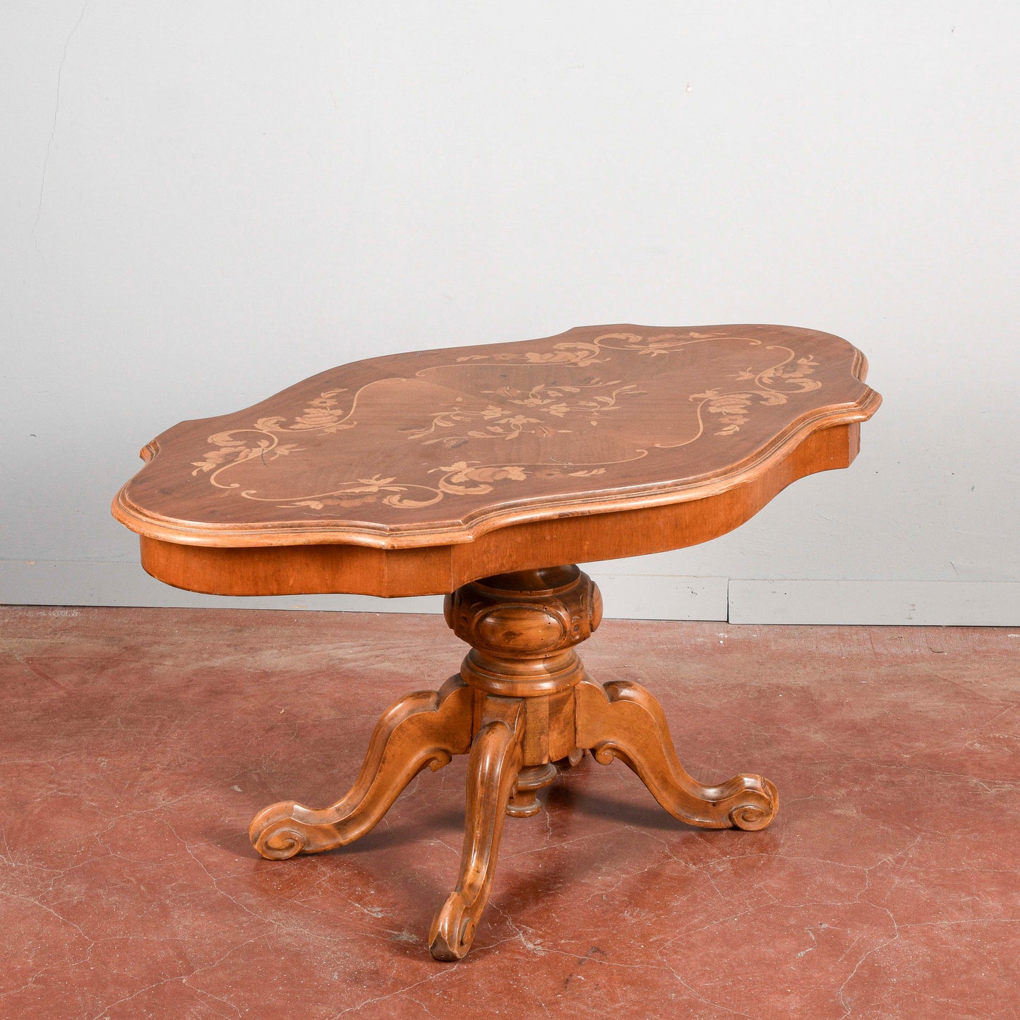 Tavolo a biscotto basso da salotto intarsiato vintage
