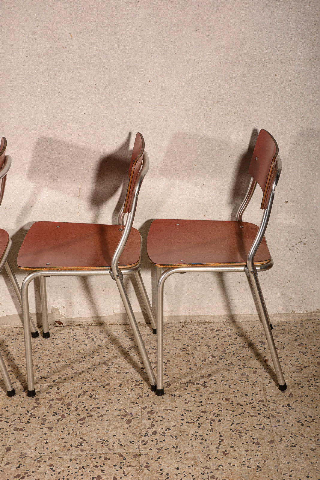 4 Sedie in alluminio e seduta in formica rosa Italia 1950