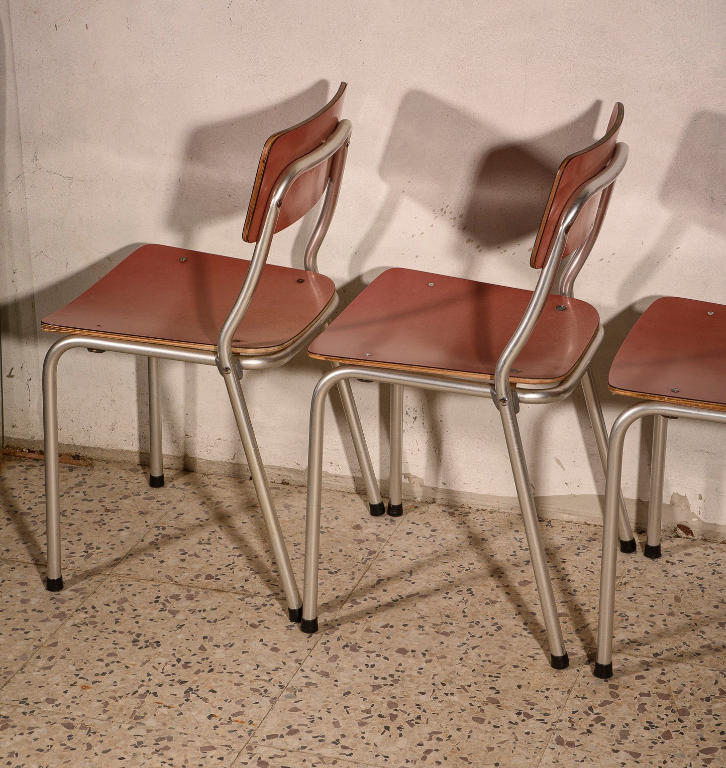 4 Sedie in alluminio e seduta in formica rosa Italia 1950