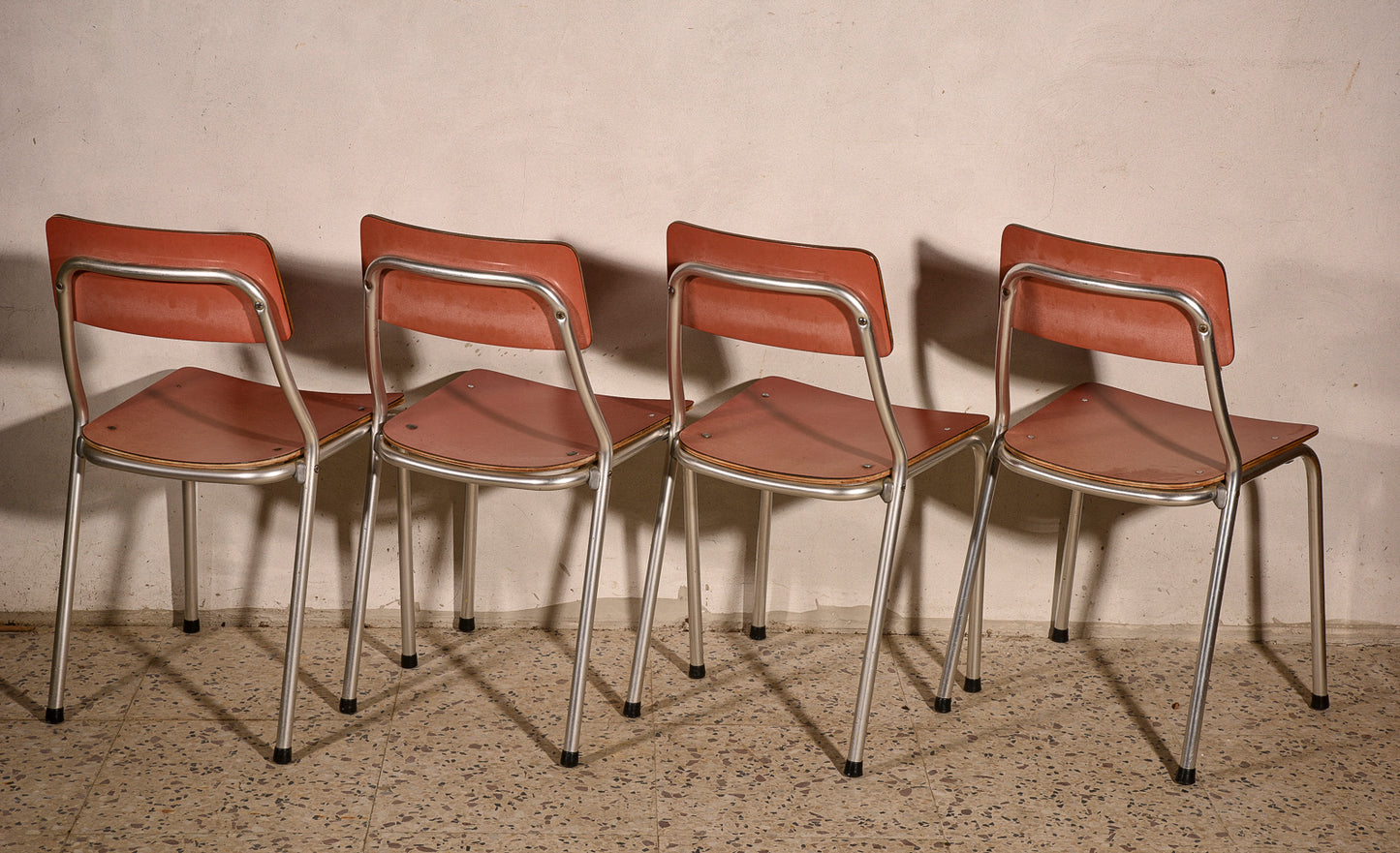4 Sedie in alluminio e seduta in formica rosa Italia 1950