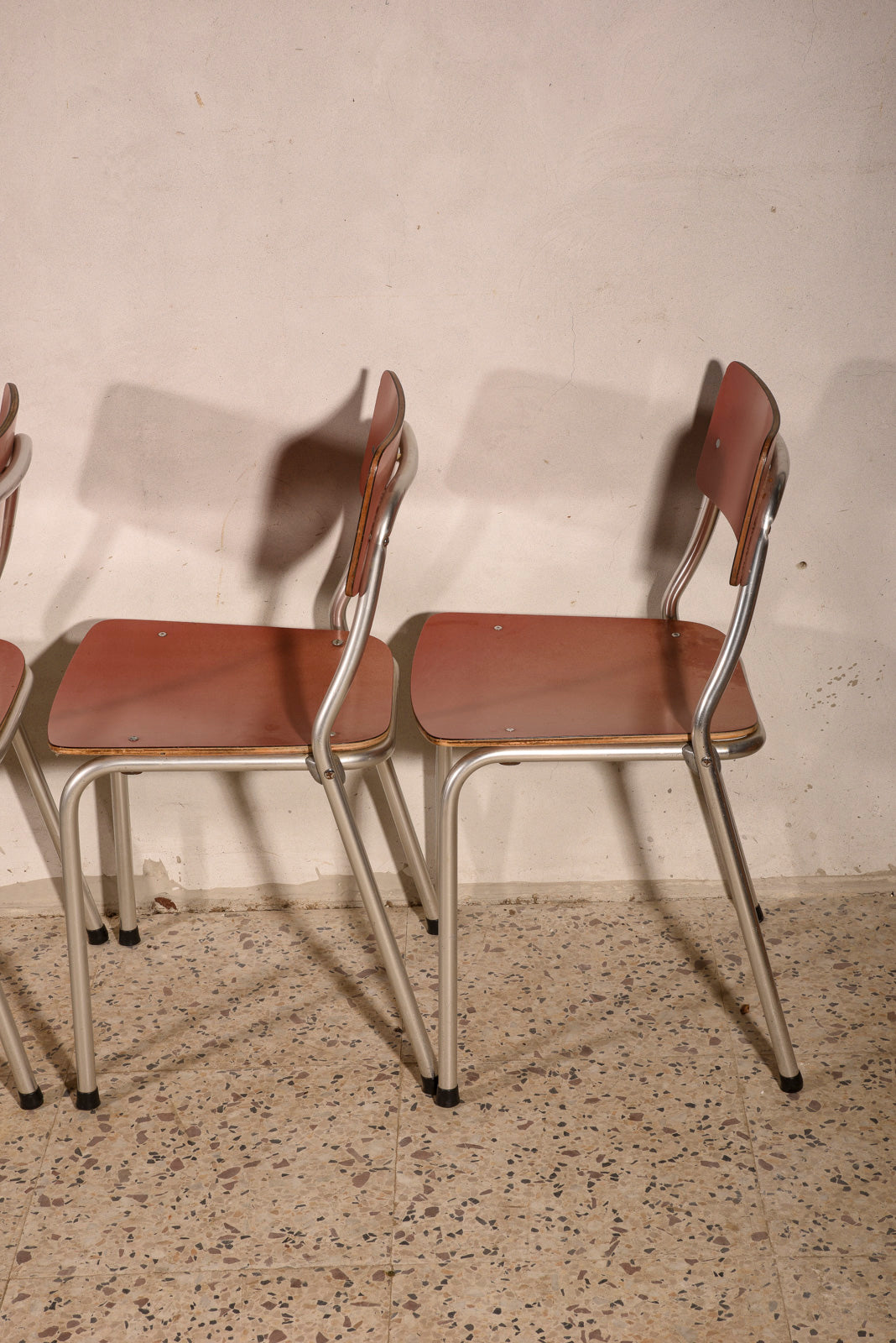 4 Sedie in alluminio e seduta in formica rosa Italia 1950