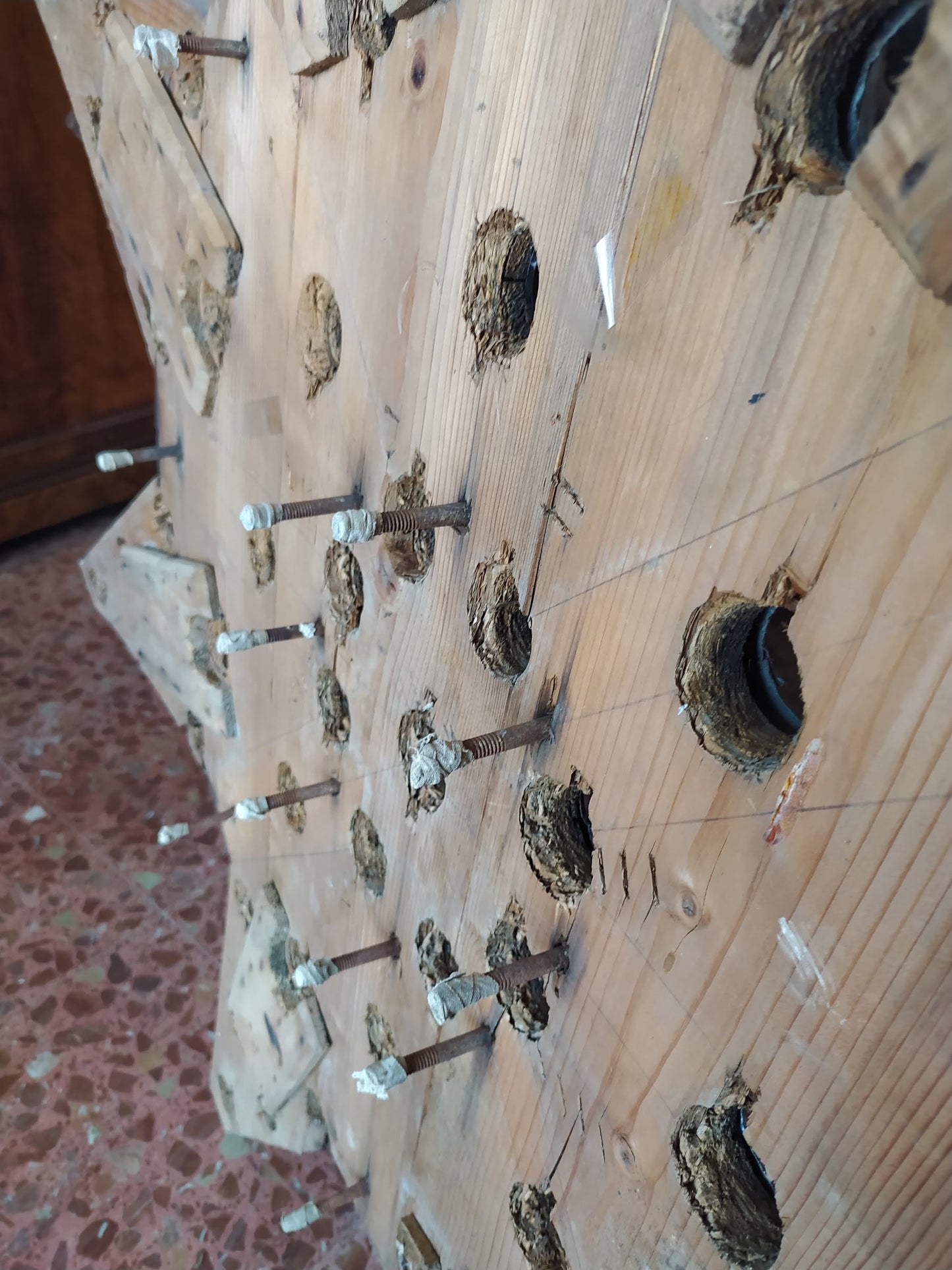 Stella luminosa con otto punte, legno rivestito in lamiera color argento. Italia 1940