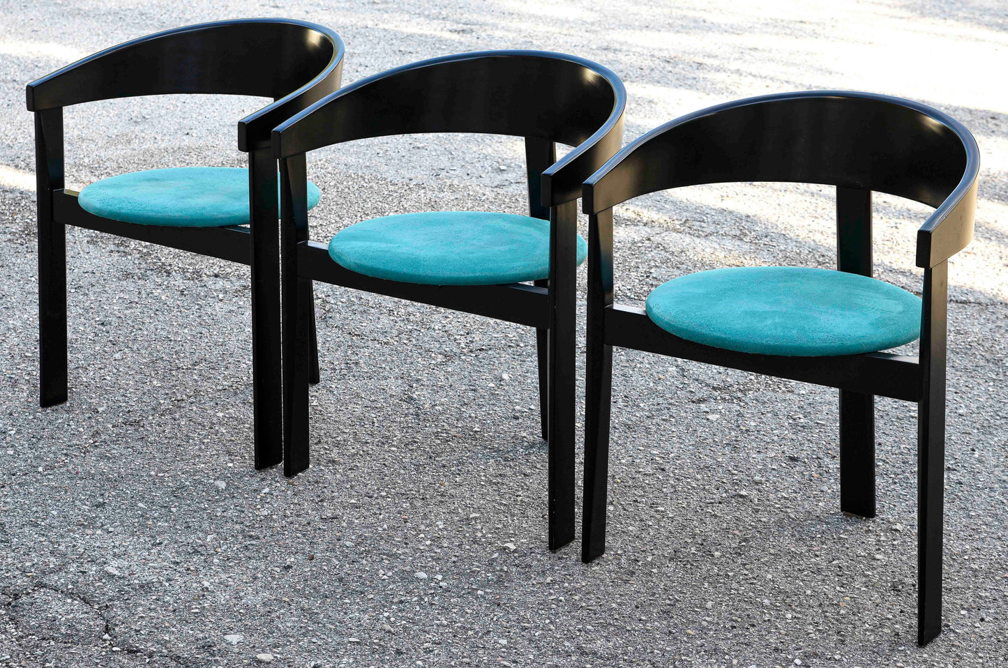 Set di tre sedie design legno e tessuto simil velluto 1980 stile Tobia Scarpa