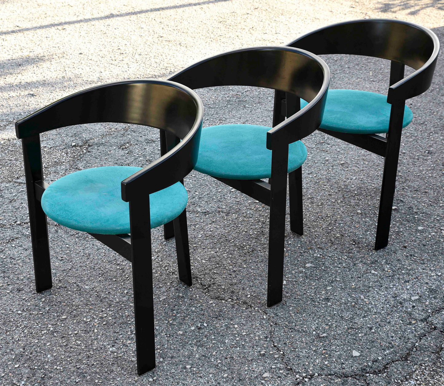 Set di tre sedie design legno e tessuto simil velluto 1980 stile Tobia Scarpa