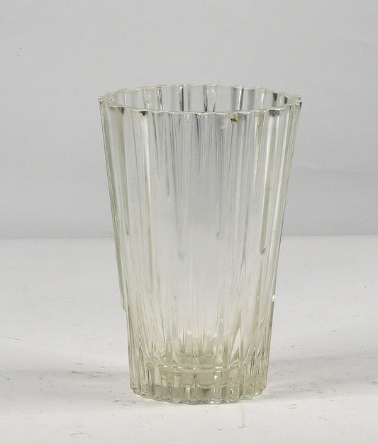 Vaso in vetro lavorato a sbalzi curvilinei Italia 1980