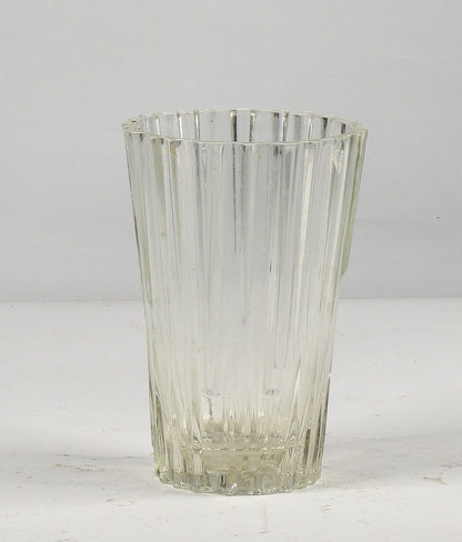Vaso in vetro lavorato a sbalzi curvilinei Italia 1980