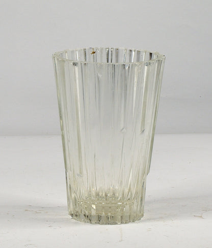 Vaso in vetro lavorato a sbalzi curvilinei Italia 1980