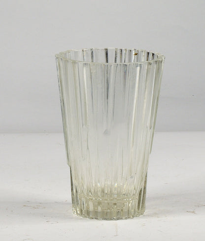 Vaso in vetro lavorato a sbalzi curvilinei Italia 1980