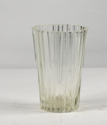 Vaso in vetro lavorato a sbalzi curvilinei Italia 1980