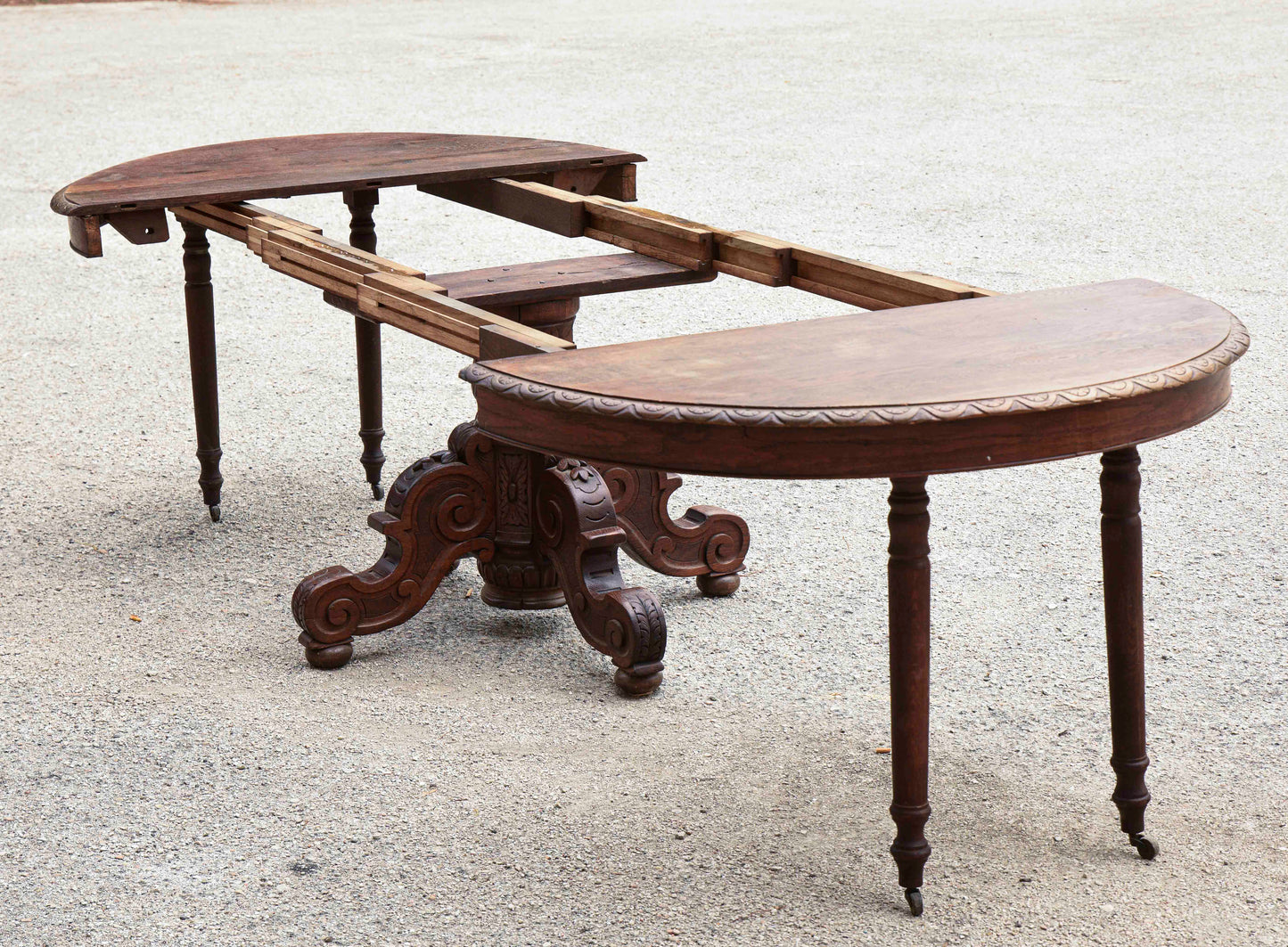 Tavolo rotondo allungabile in rovere  epoca fine 800