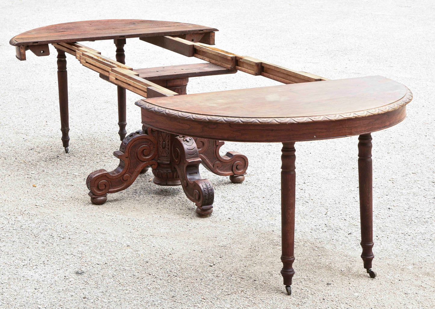 Tavolo rotondo allungabile in rovere  epoca fine 800