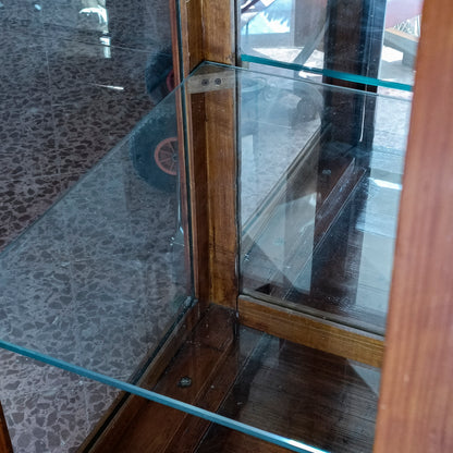 credenza vetrina con specchi alla schiena piani in vetro e cassetti