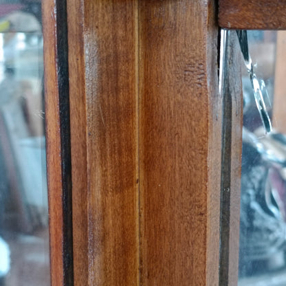 credenza vetrina con specchi alla schiena piani in vetro e cassetti