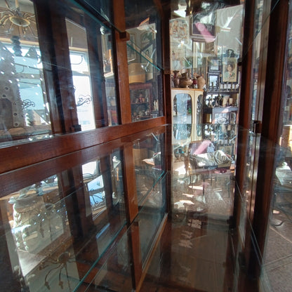 credenza vetrina con specchi alla schiena piani in vetro e cassetti