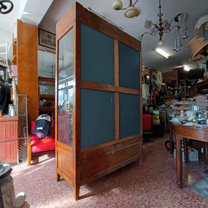 credenza vetrina con specchi alla schiena piani in vetro e cassetti