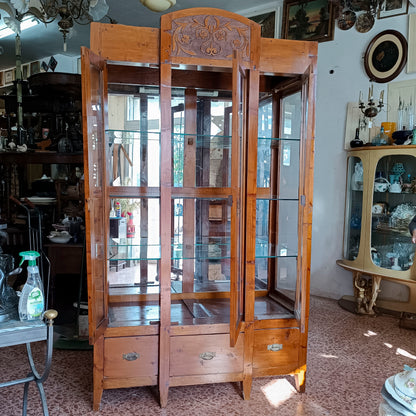 credenza vetrina con specchi alla schiena piani in vetro e cassetti