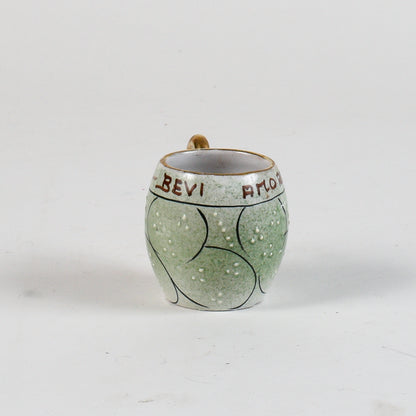 tazza decorata verde con borso oro scritta bevi amore