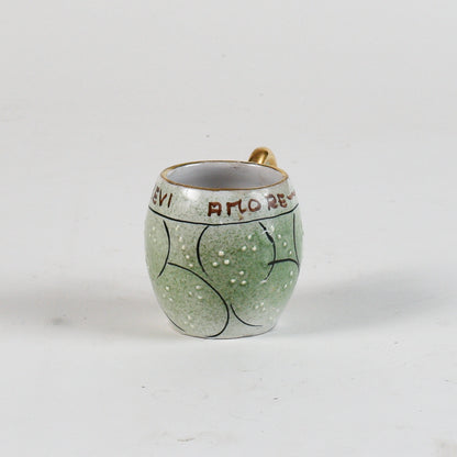 tazza decorata verde con borso oro scritta bevi amore
