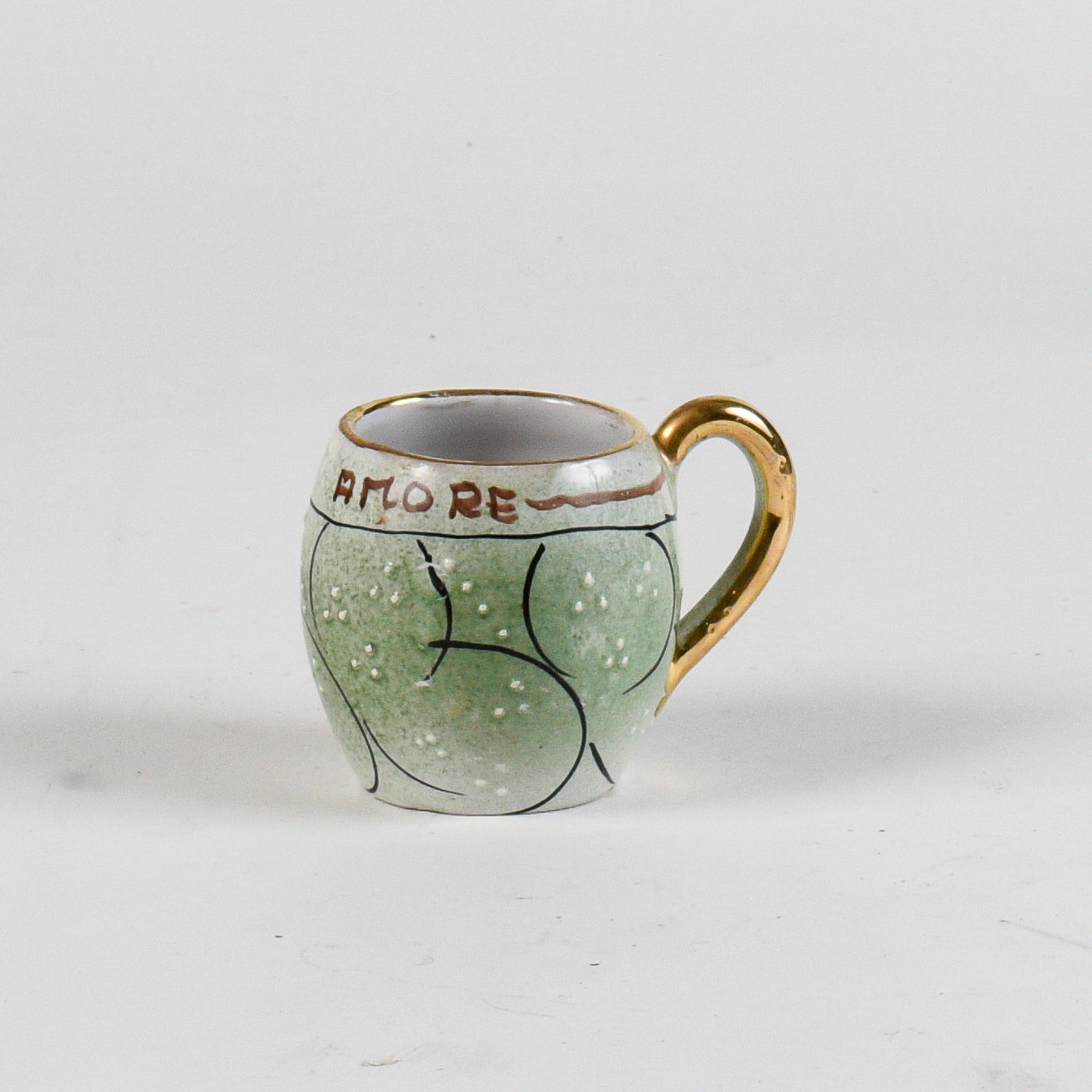 tazza decorata verde con borso oro scritta bevi amore