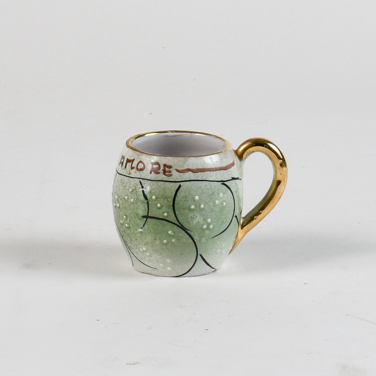 tazza decorata verde con borso oro scritta bevi amore