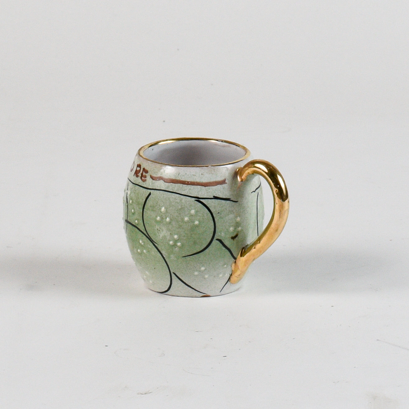 tazza decorata verde con borso oro scritta bevi amore