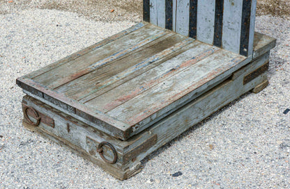 Bascula bilancia  in metallo e legno con piatto per pesi Italia 1940