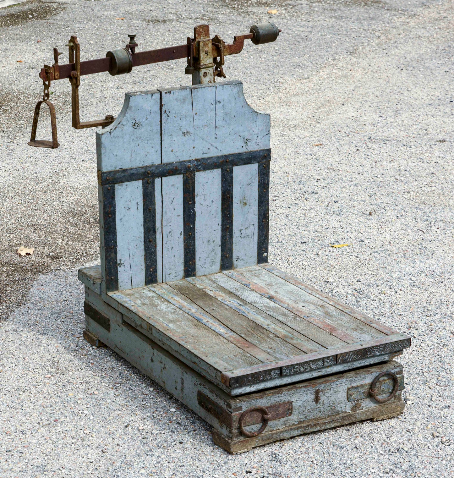 Bascula bilancia  in metallo e legno con piatto per pesi Italia 1940