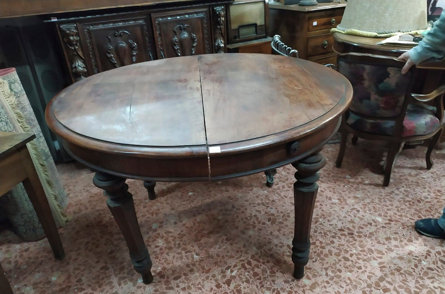 Tavolo rotondo placcato in ciliegio Italia epoca metà 800