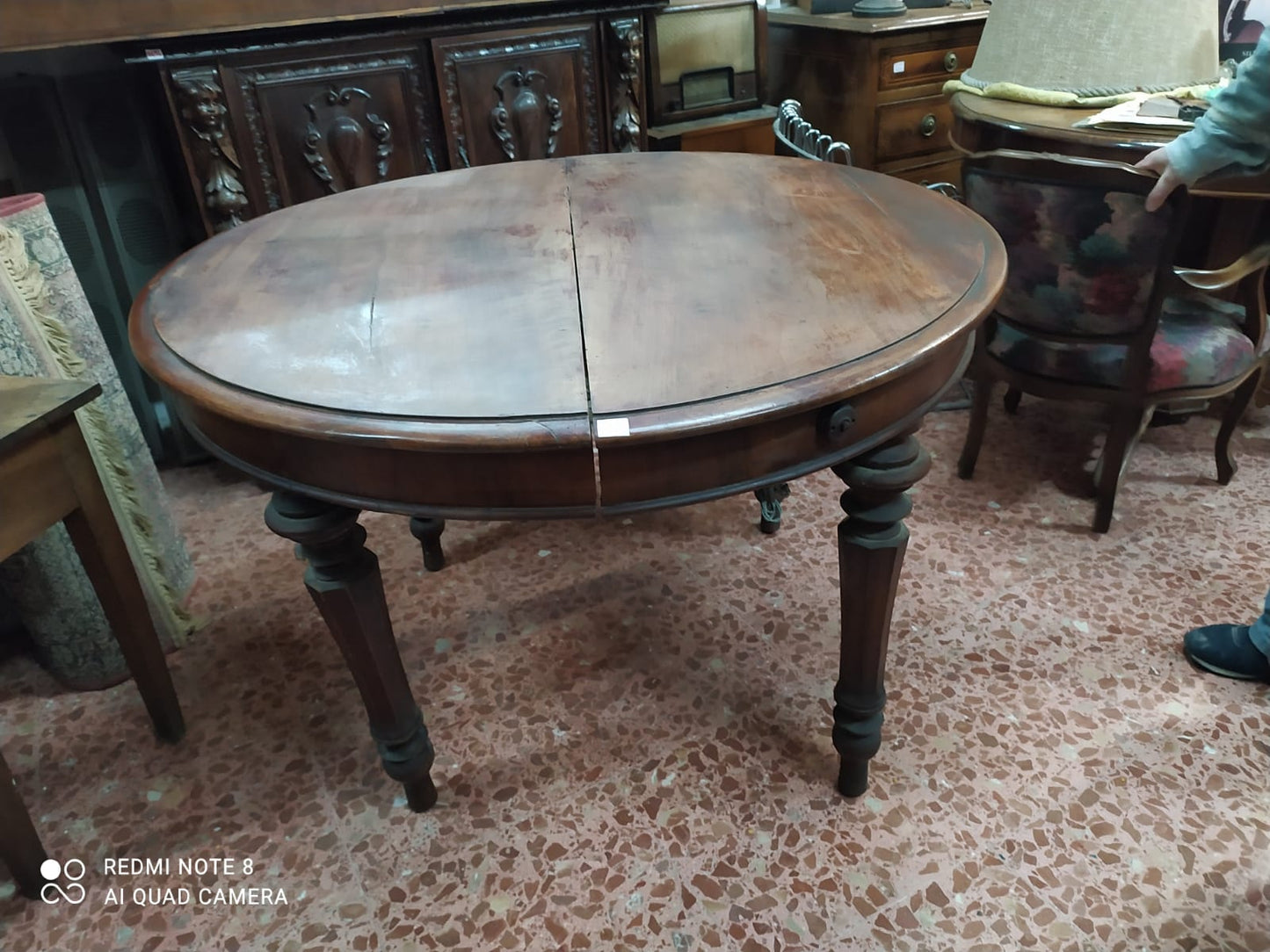 Tavolo rotondo placcato in ciliegio Italia epoca metà 800