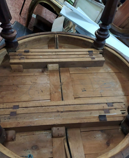 Tavolo rotondo placcato in ciliegio Italia epoca metà 800