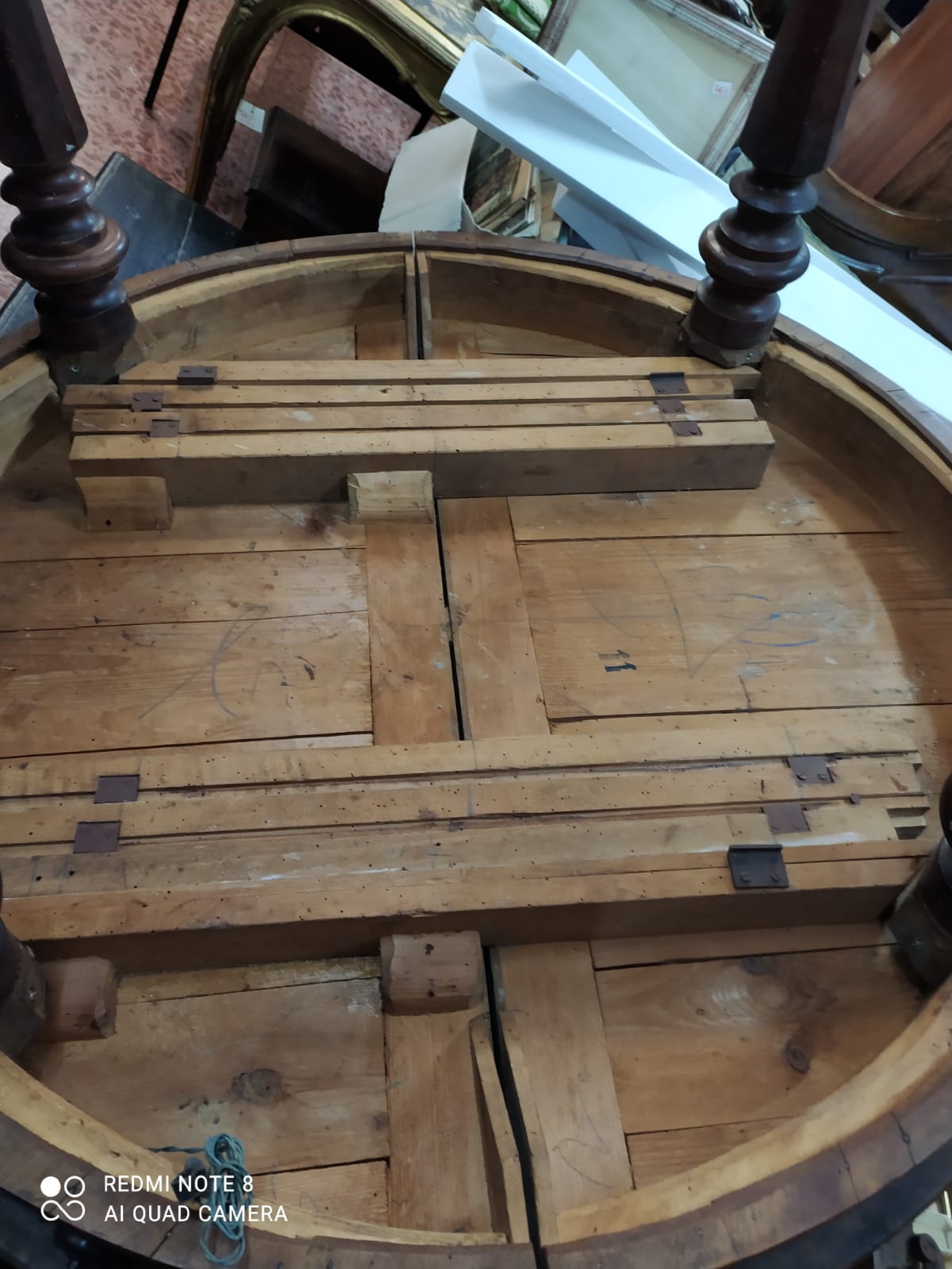 Tavolo rotondo placcato in ciliegio Italia epoca metà 800