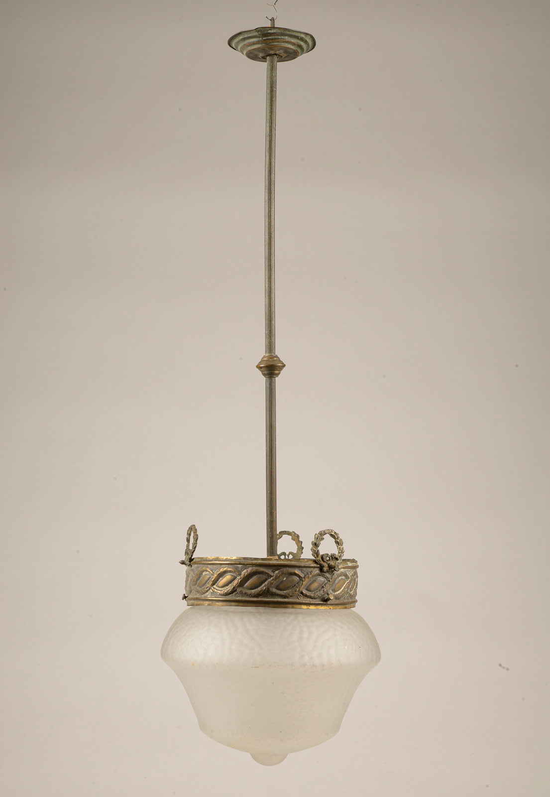 Lampadario anni 1940 in metallo e vetro smerigliato a 1 luce