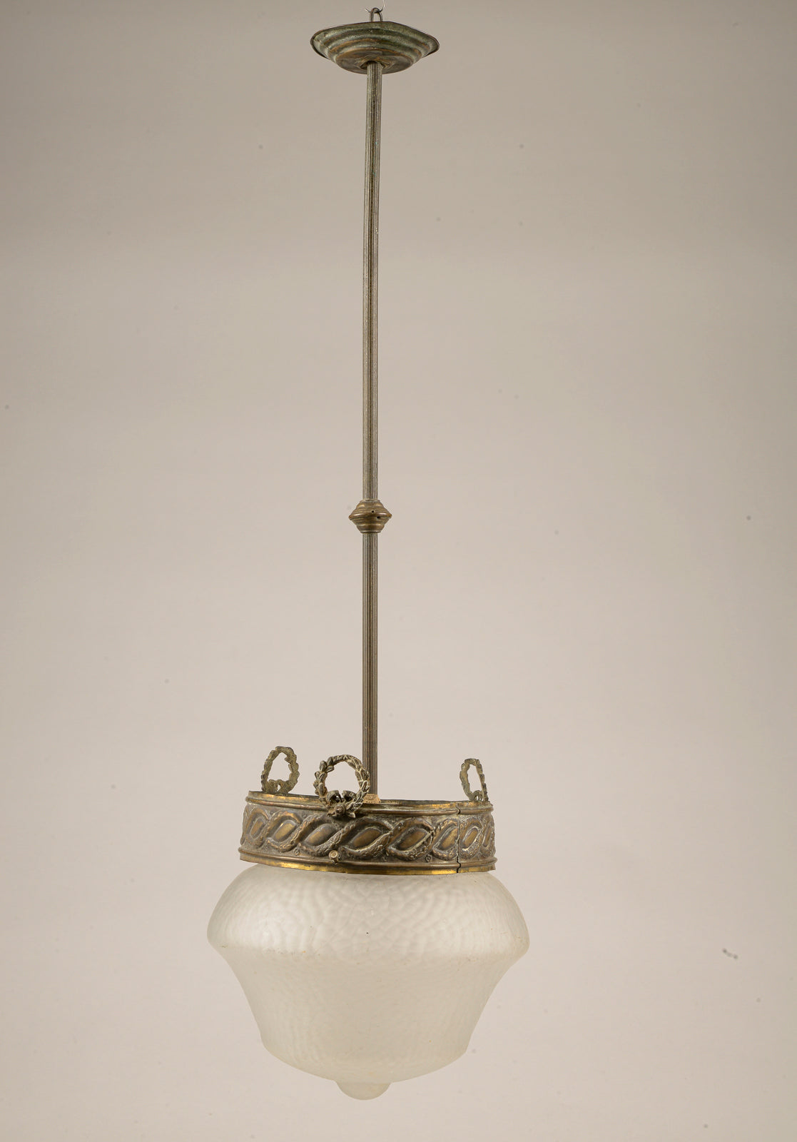 Lampadario anni 1940 in metallo e vetro smerigliato a 1 luce
