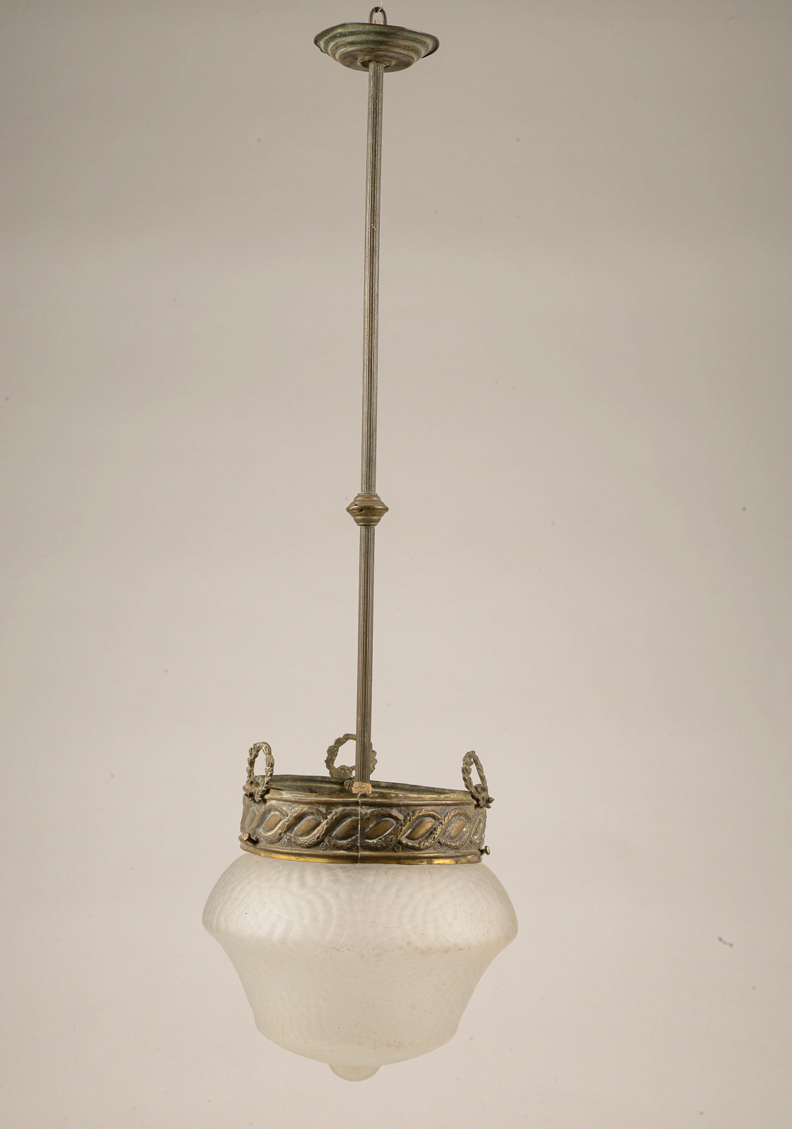 Lampadario anni 1940 in metallo e vetro smerigliato a 1 luce