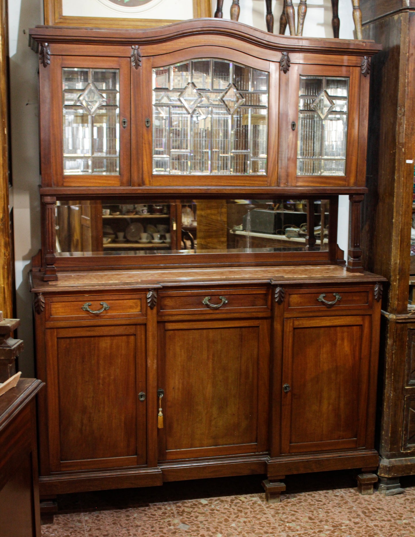 CREDENZA IN NOCE, LIBERTY CON VETRI MOLATI E PIANO IN MARMO