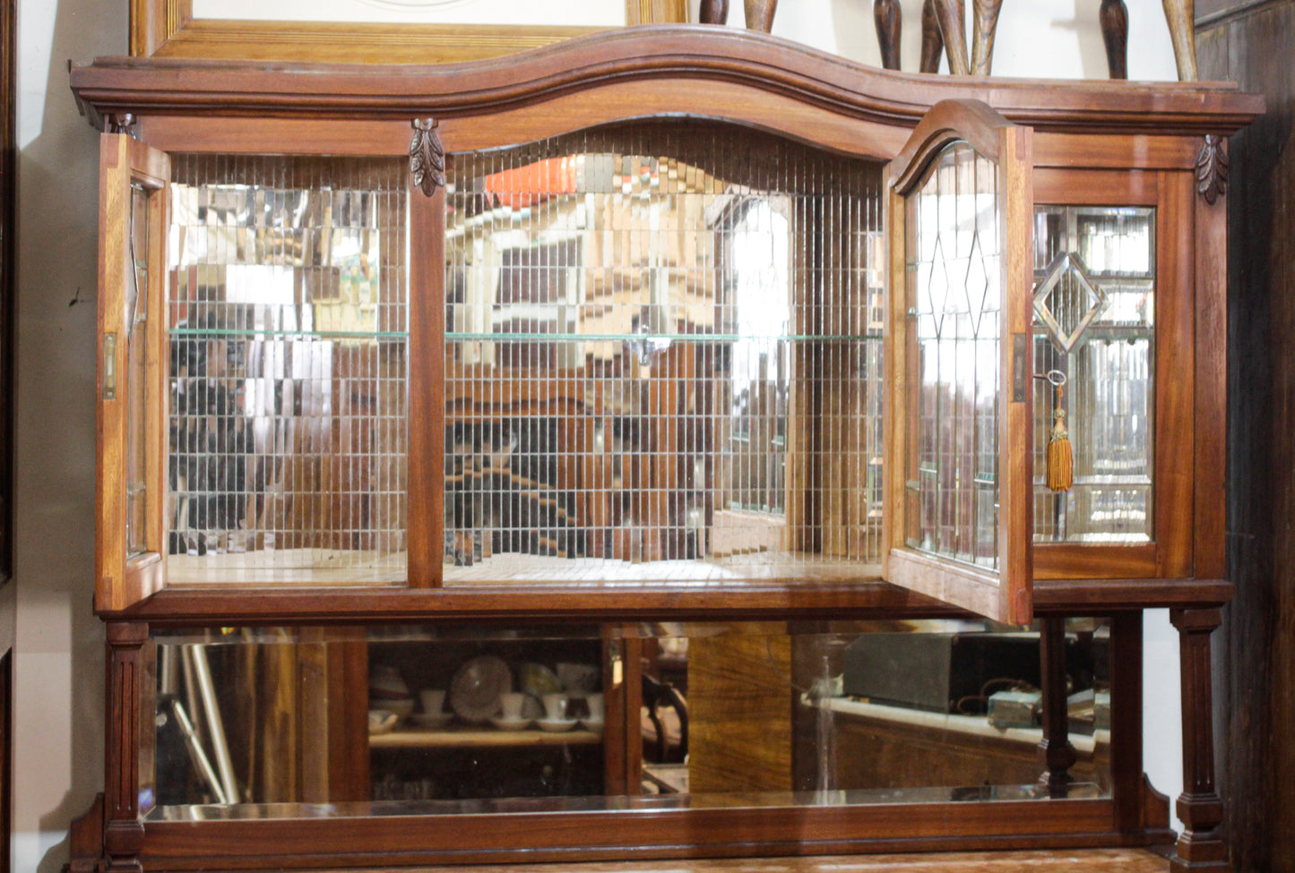 CREDENZA IN NOCE, LIBERTY CON VETRI MOLATI E PIANO IN MARMO
