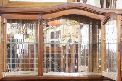 CREDENZA IN NOCE, LIBERTY CON VETRI MOLATI E PIANO IN MARMO