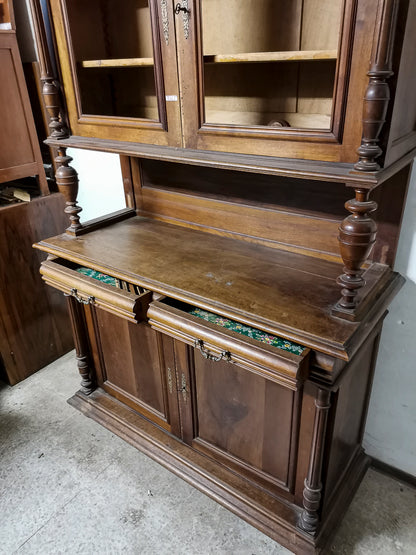 Credenza in noce massello a due corpi  Italia seconda metà dell'800