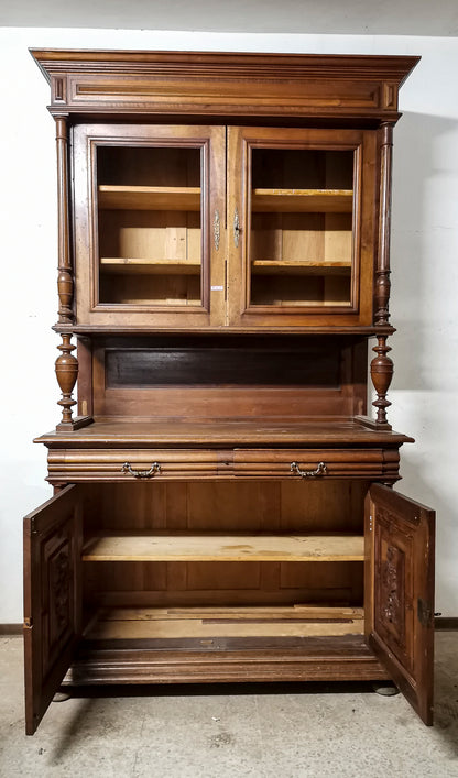 Credenza in noce massello a due corpi  Italia seconda metà dell'800